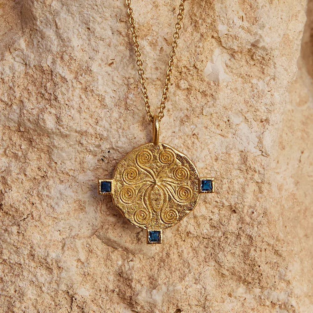 Agapee Oxta Necklace scene