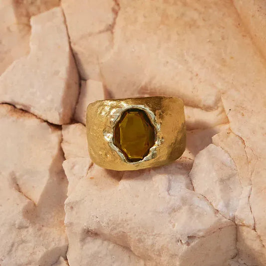 AgapéeCarmen Ring – chunky, sculptural gold, scene