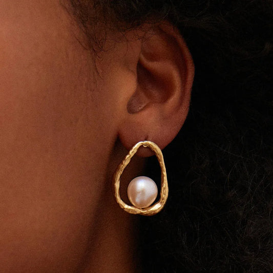 AGAPEE OSTUNI GOLD PEARL EARRINGS CLOSE UP ON MODEL EAR