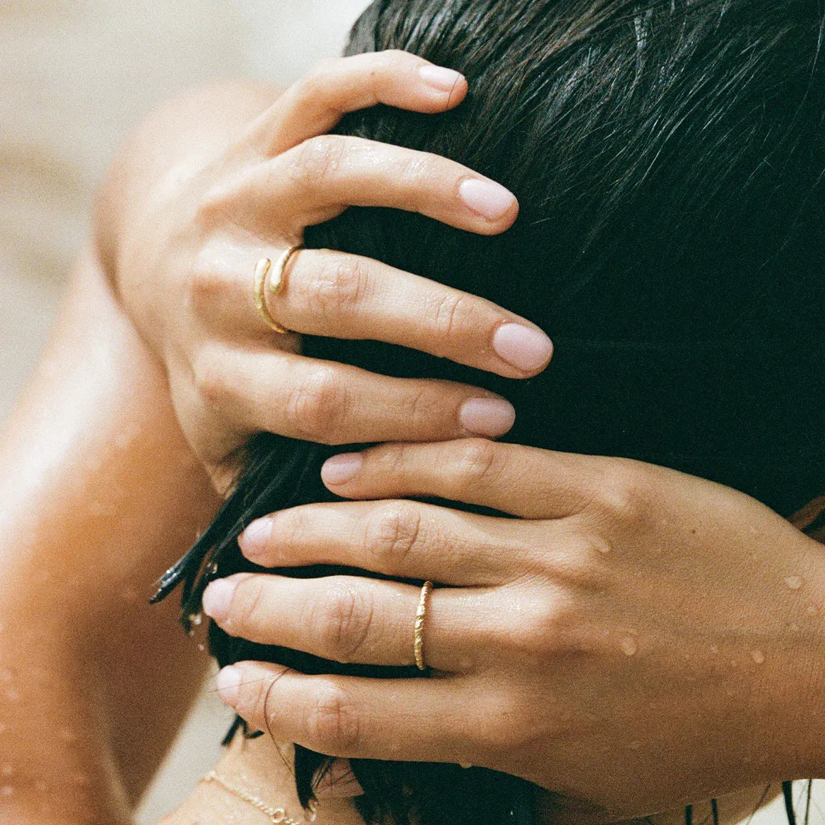 agapee zetita ring on model