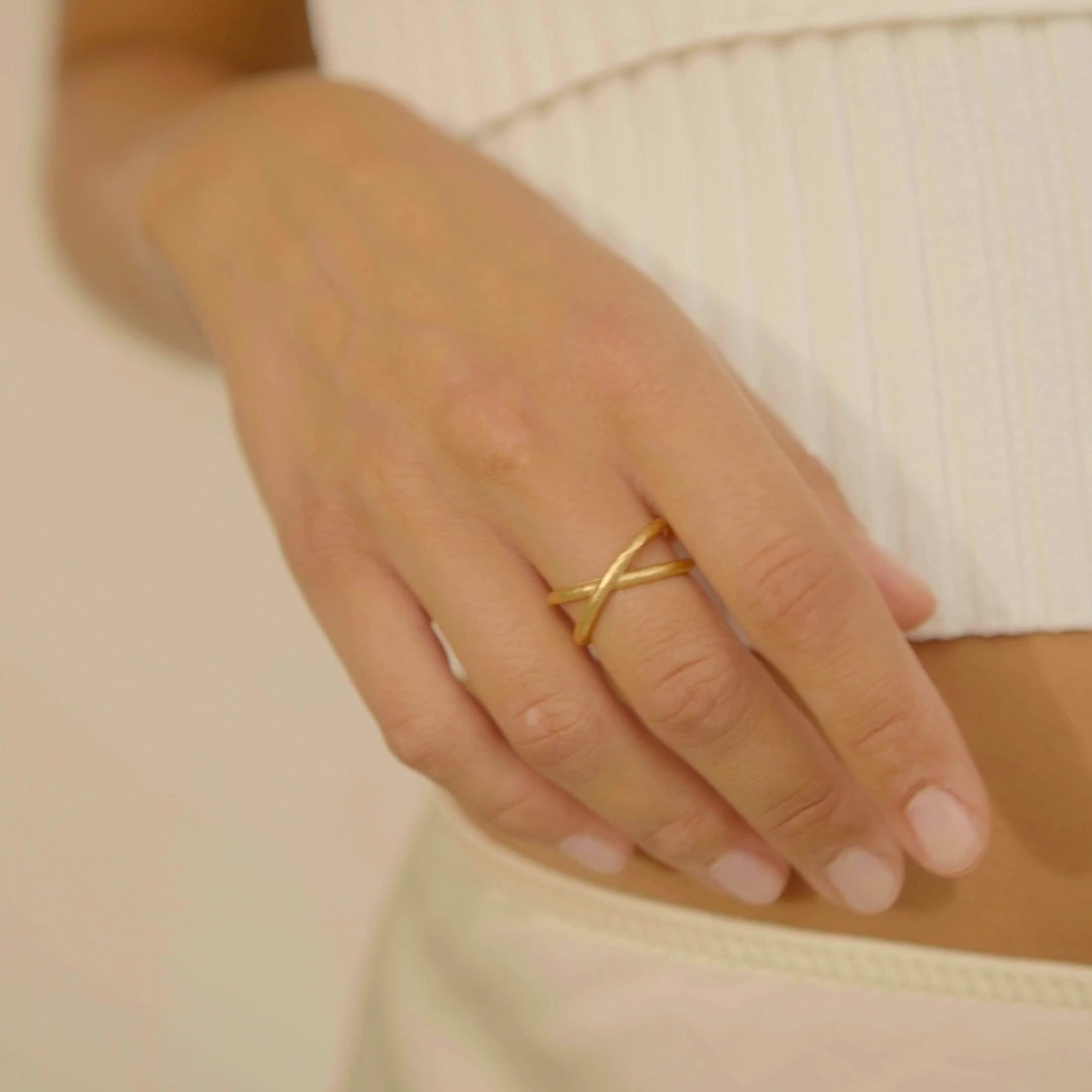 agapee alta ring video on model image